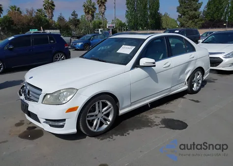 2013 Mercedes-Benz C 250 Luxury/Sport из США, поврежденный, VIN WDDGF4HB7DR291503